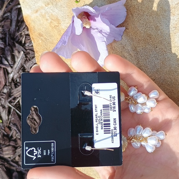 Torrid Gold and Cream Shell Beaded Drop Cluster Earrings - Picture 2 of 2